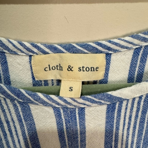 CLOTH & STONE ANTHROPOLOGIE BLUE AND WHITE STRIPED‎ FRAYED HEM TOP SZ S - Picture 2 of 6
